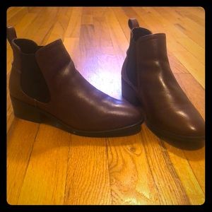 Steve Madden Dicey Burdundy Bootie (NEVER WORN)